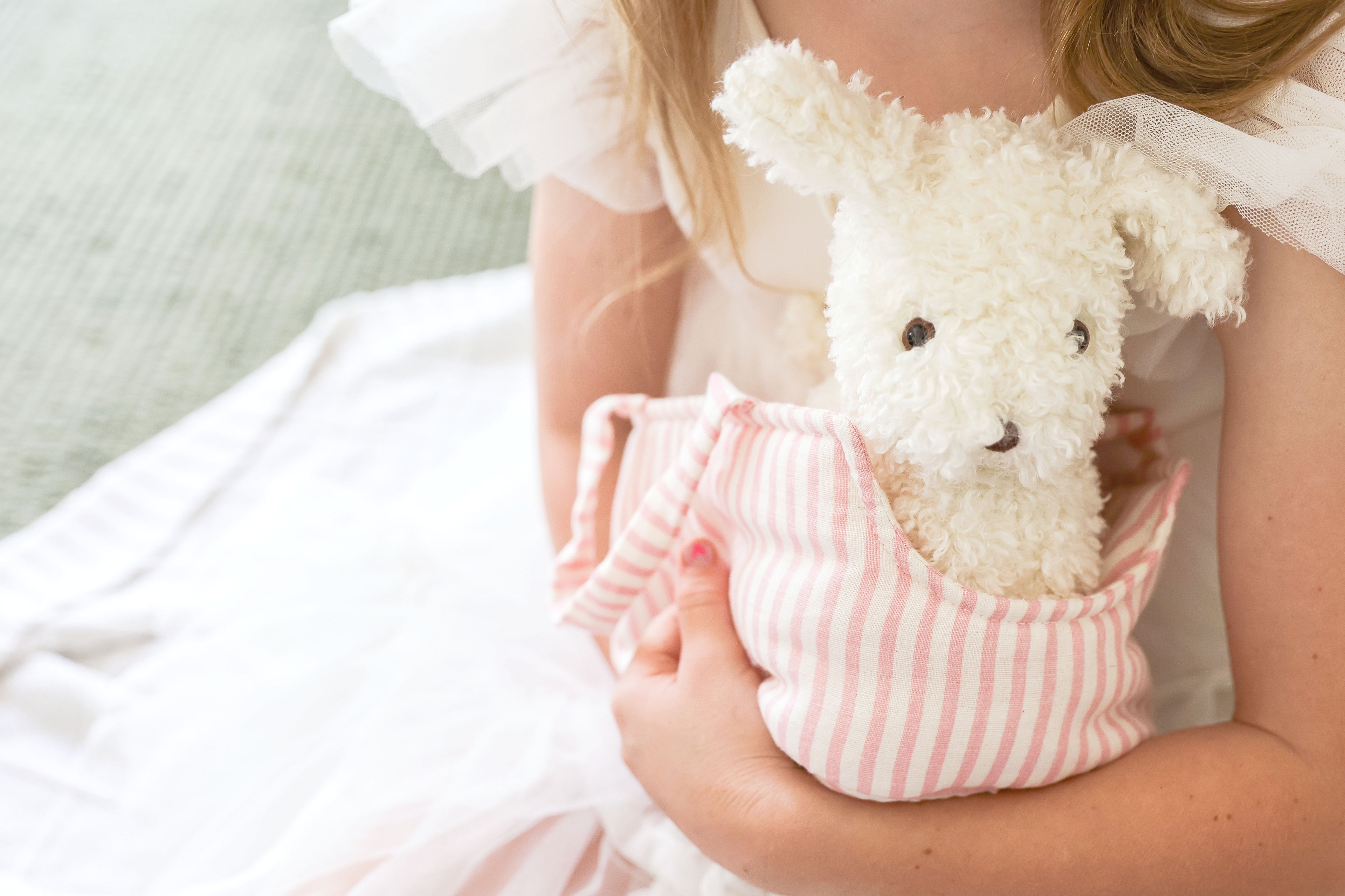 Alimrose Marshmallow The Puppy & Carrier