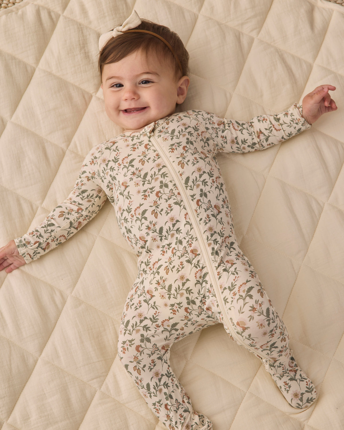 Quincy Mae Bamboo Zip Footie - Holiday Floral
