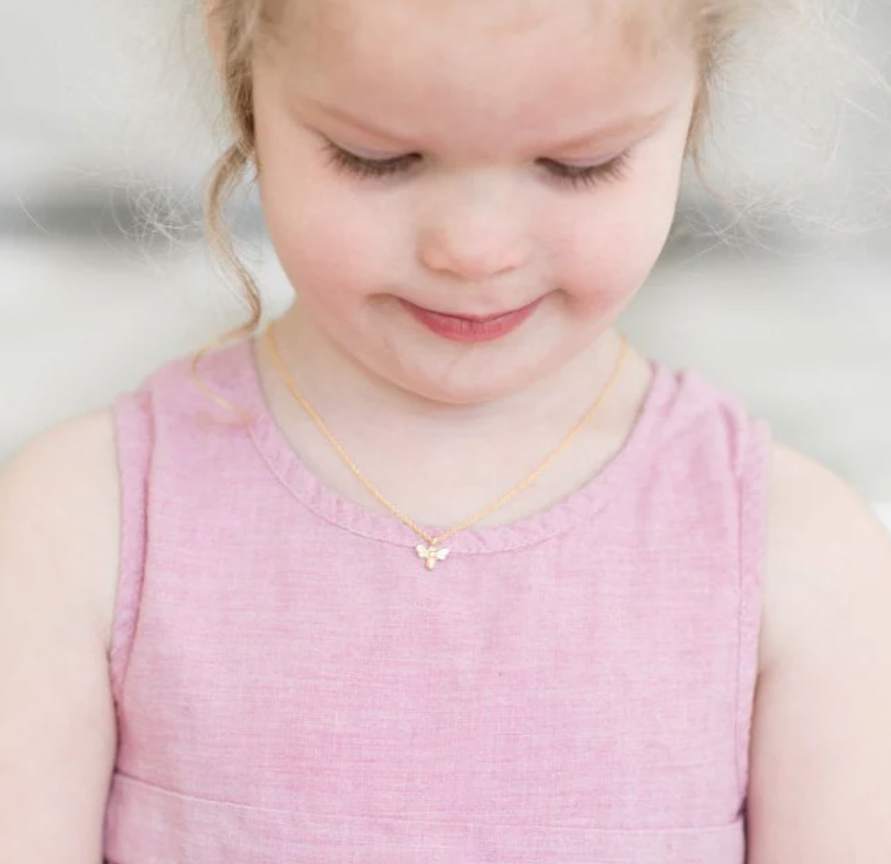 Helmsie Single Bee Necklace 18"