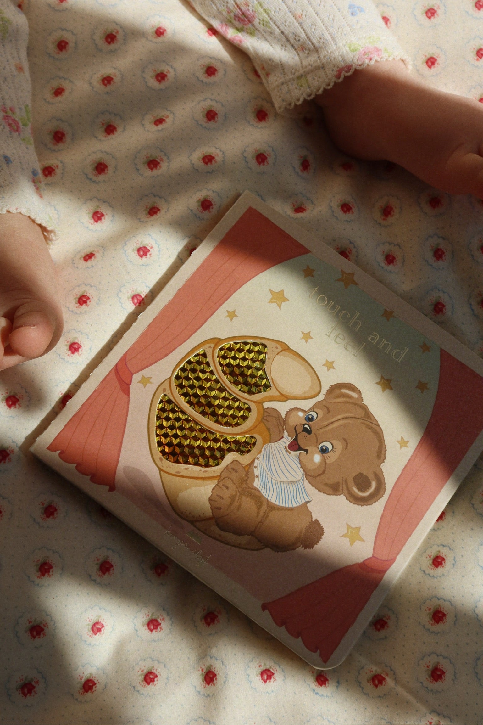 Konges Sløjd Touch and Feel Book FSC - Multi