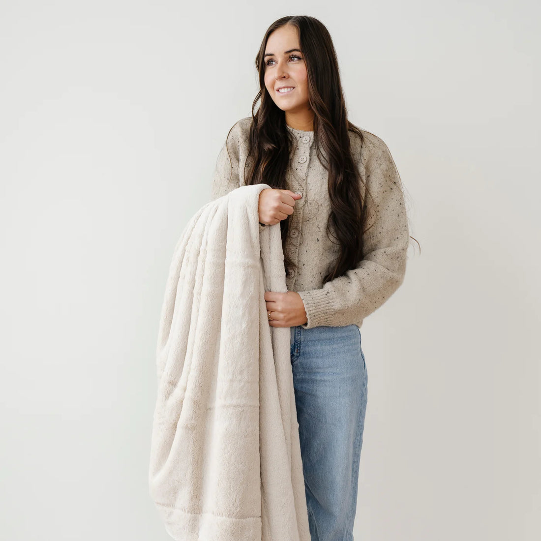 Saranoni Lush Throw Blankets - Buttermilk