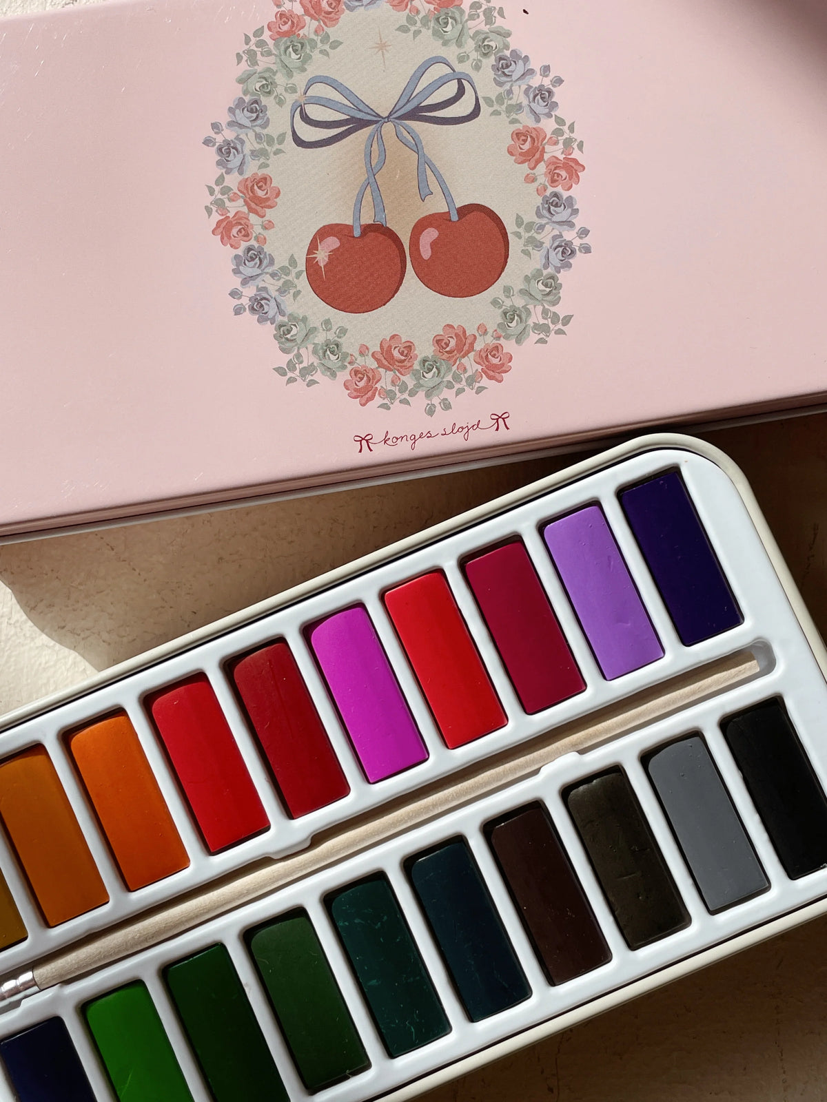 Konges Sløjd Water Colors Tin Box - Cherry Bow