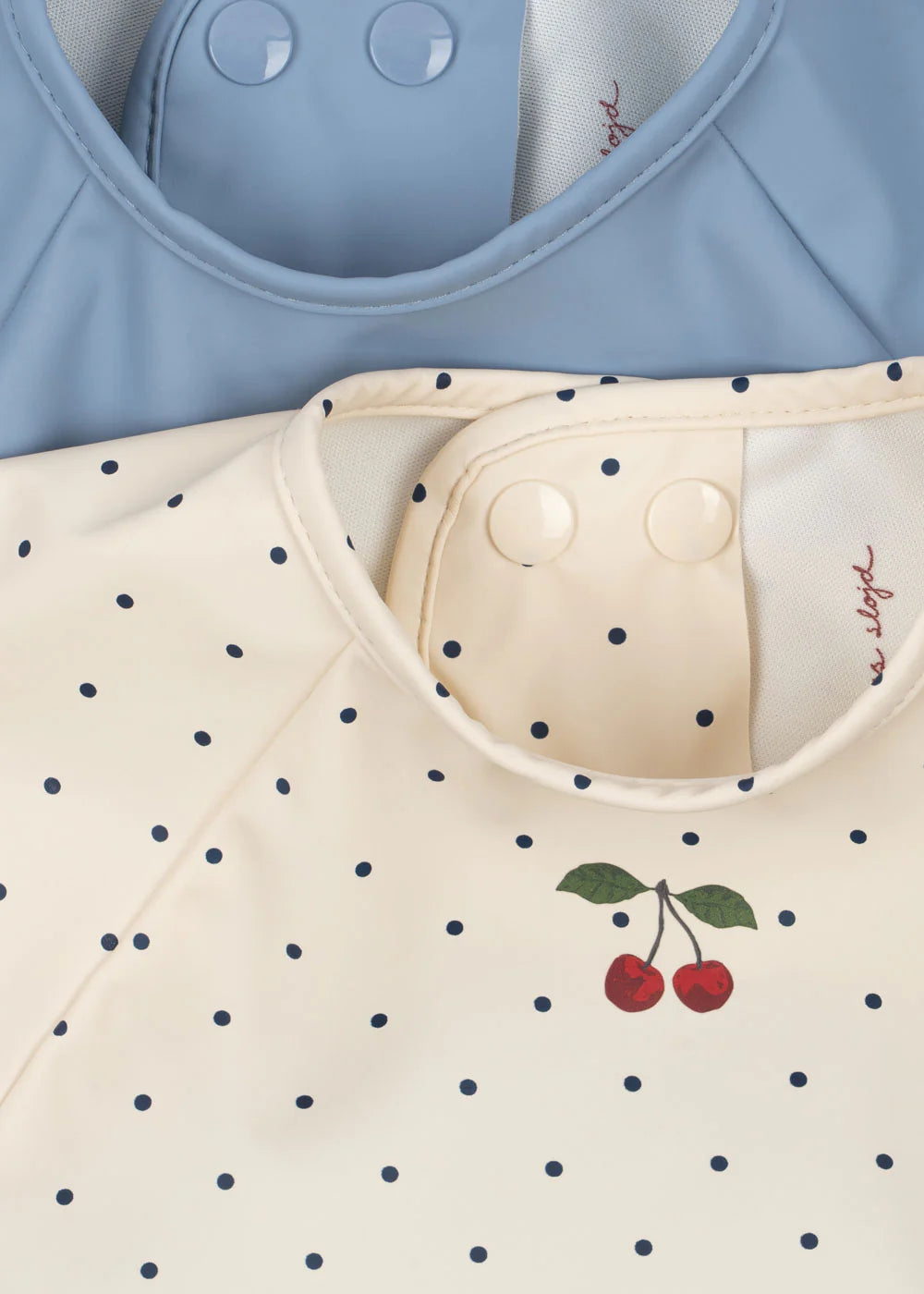 Konges Sløjd 2 Pack Dinner Bib With Sleeves - Navy Dot / Rain Washed