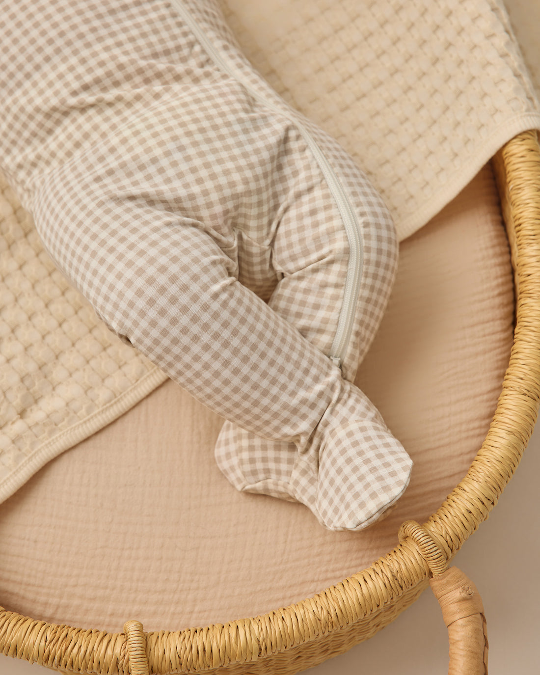 Quincy Mae Bamboo Zip Footie - Oat Gingham