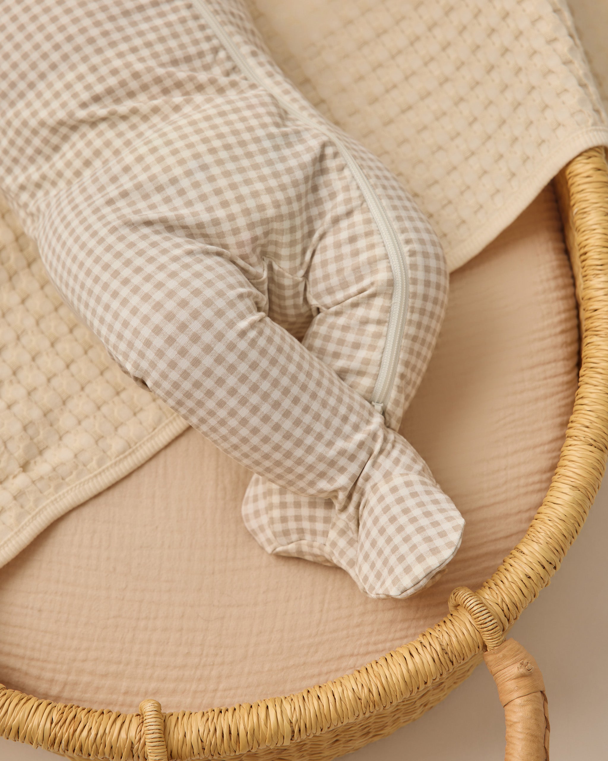 Quincy Mae Bamboo Zip Footie - Oat Gingham