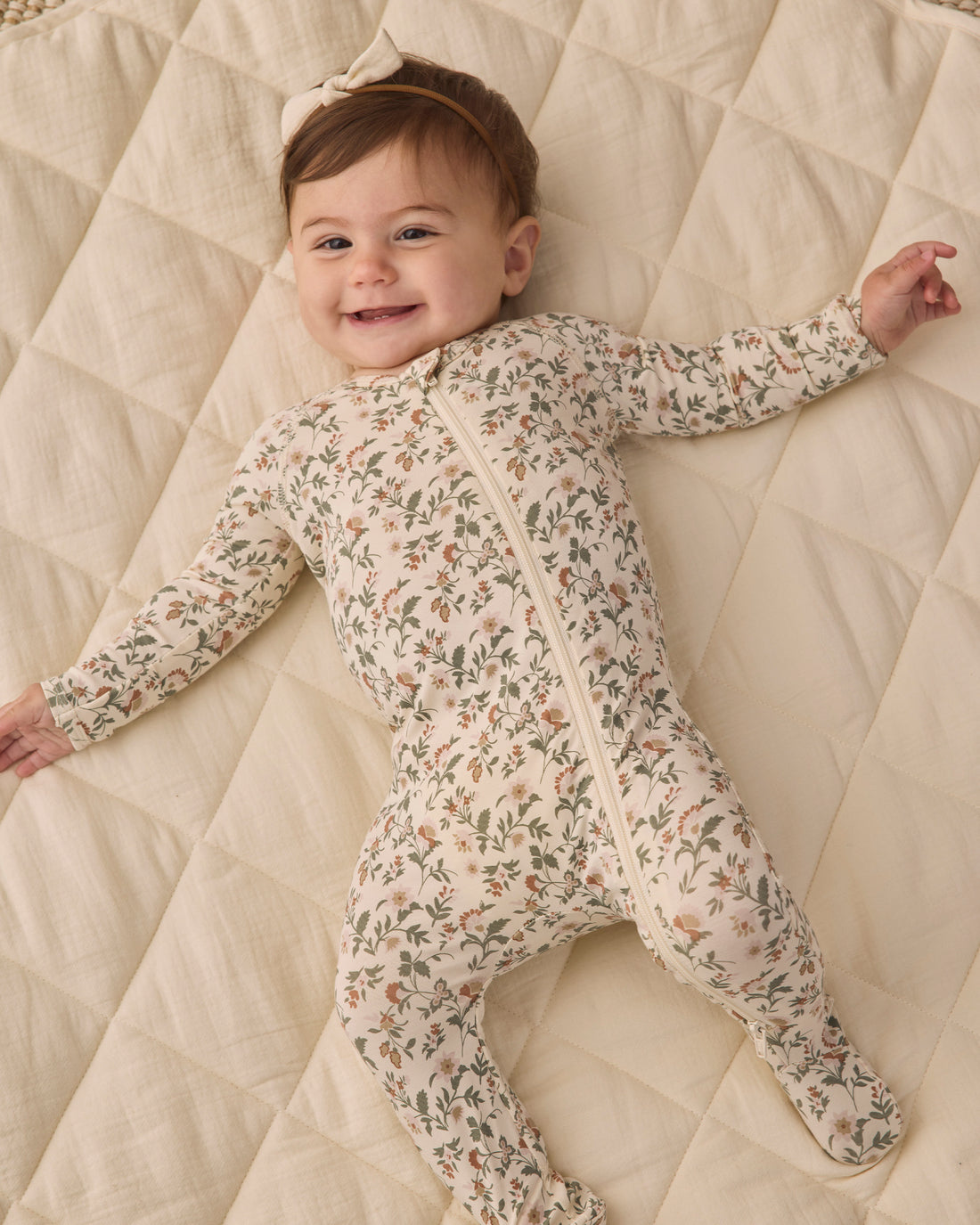 Quincy Mae Bamboo Zip Footie - Holiday Floral