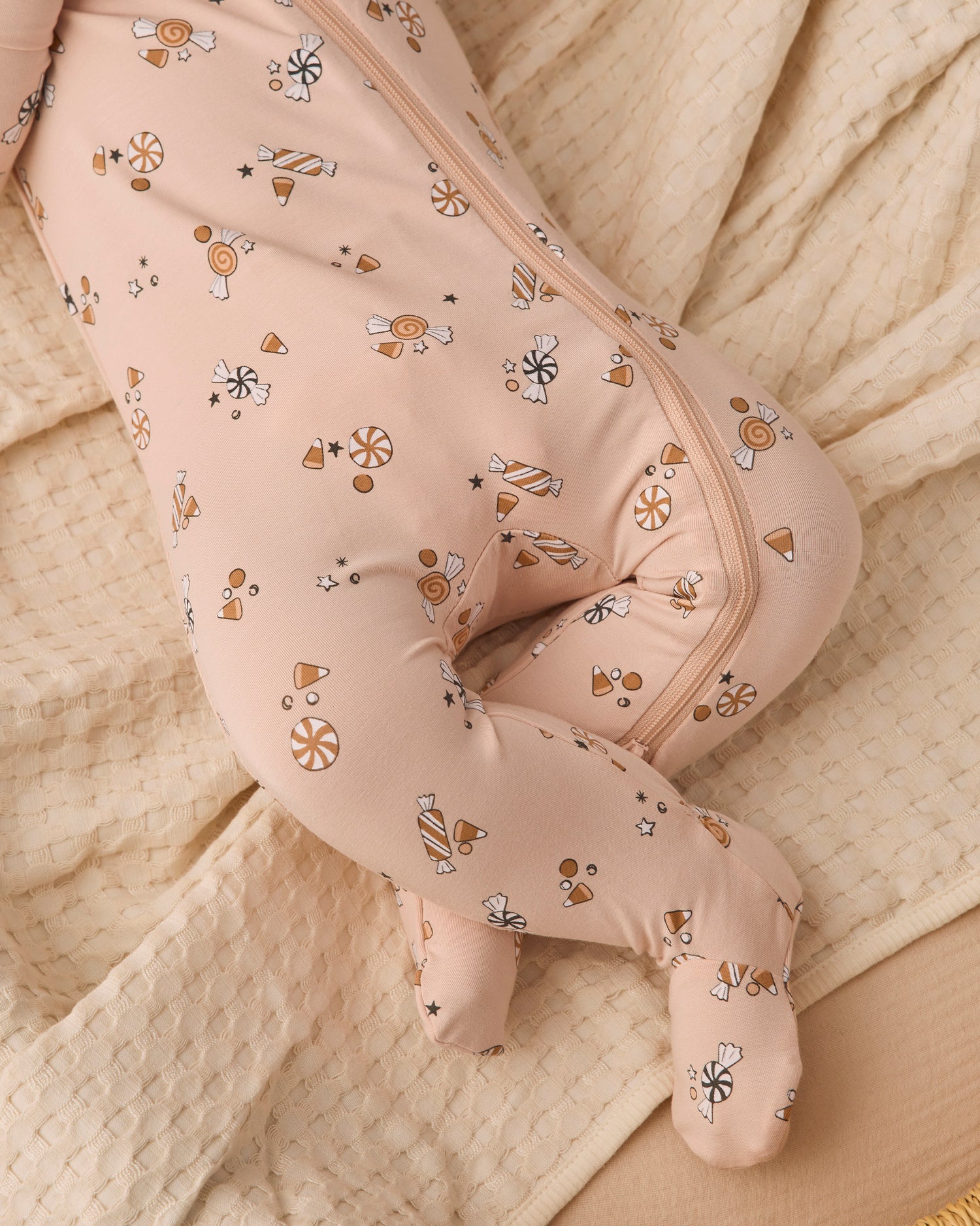 Quincy Mae Bamboo Zip Footie - Candy