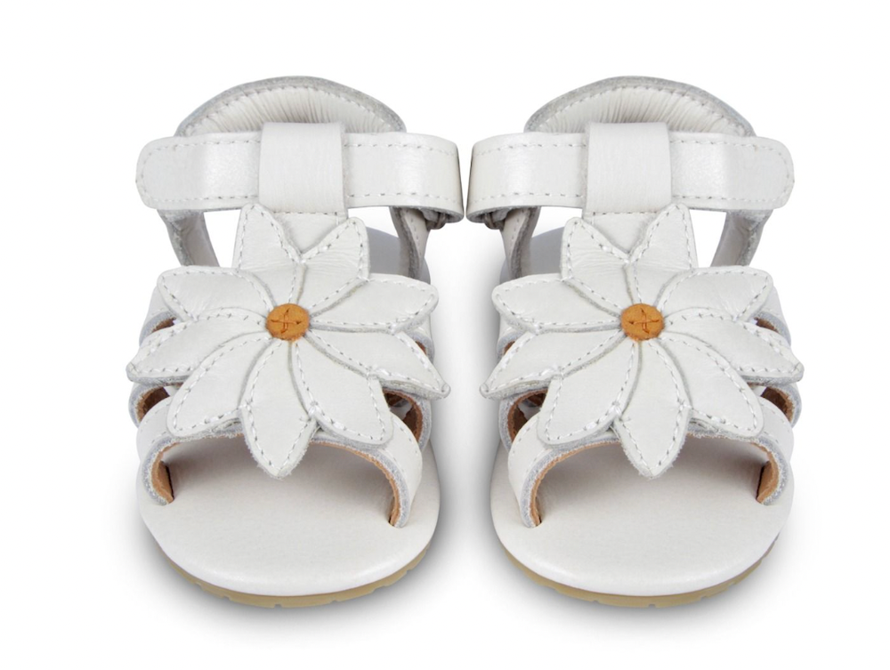 White daisy online sandals