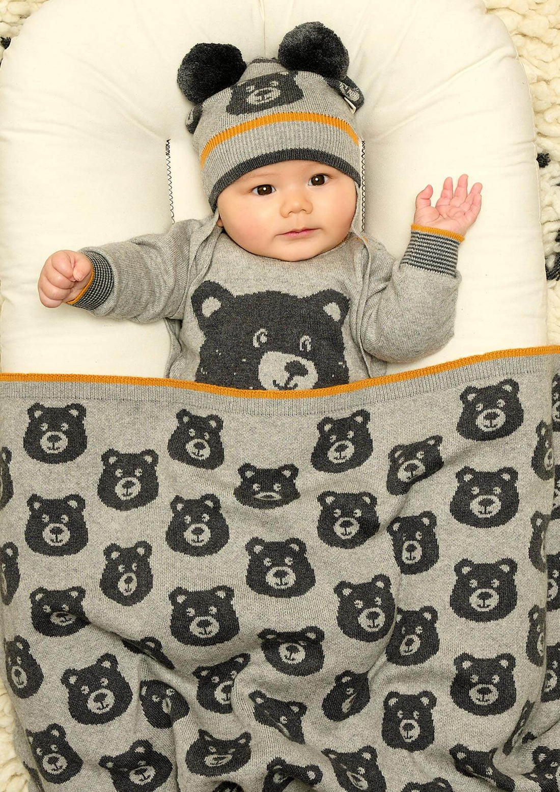 Bonnie Mob Bear Jaquard Shawl Blanket - Grey