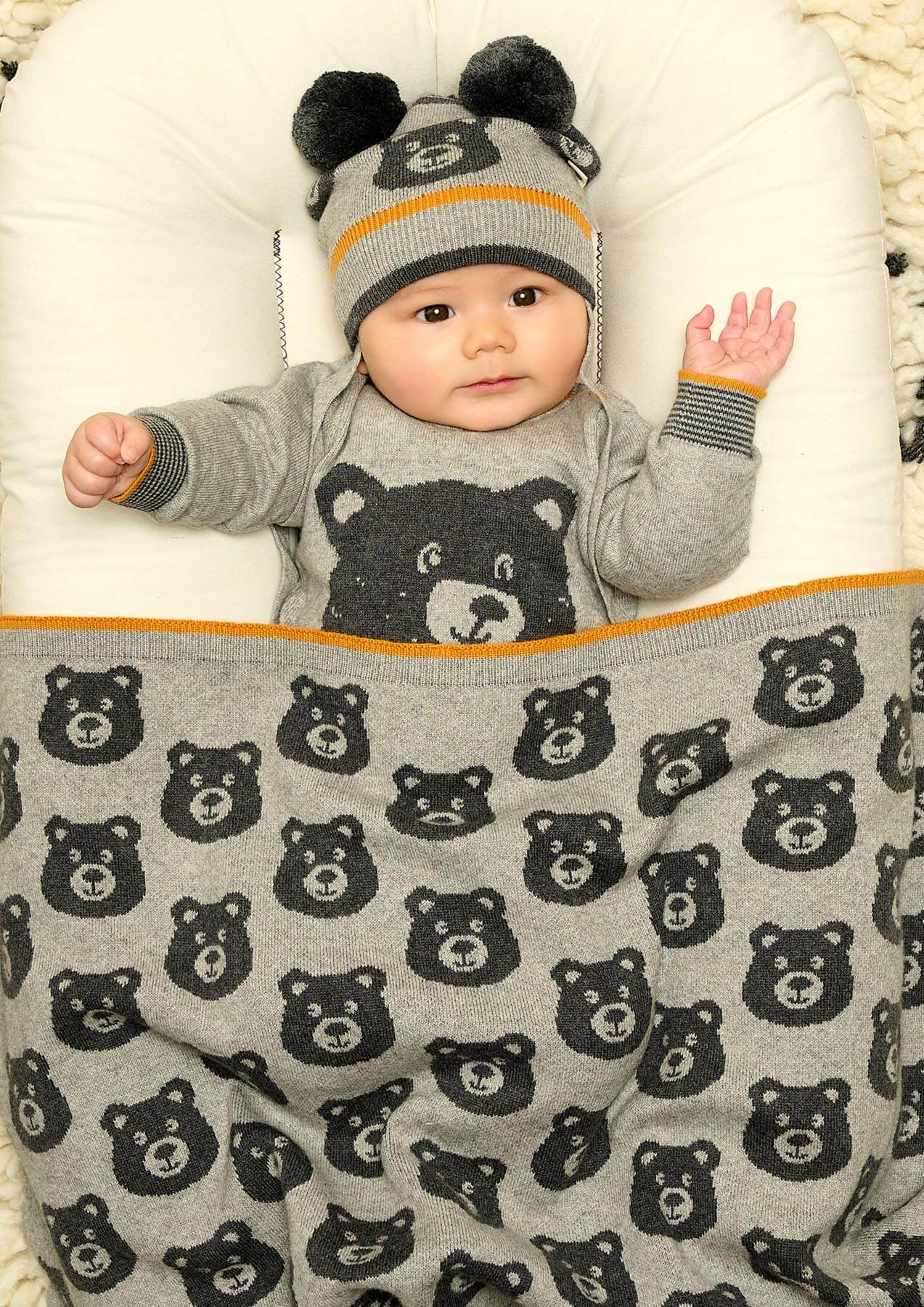 Bonnie Mob Bear Jaquard Shawl Blanket - Grey